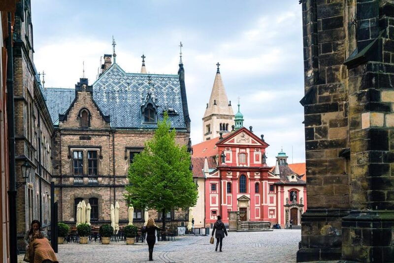 Prague Castle Walking Tour with Live Guide - Good To Know