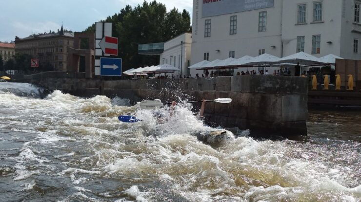 Prague: City Center Canoe Tour - Tour Highlights