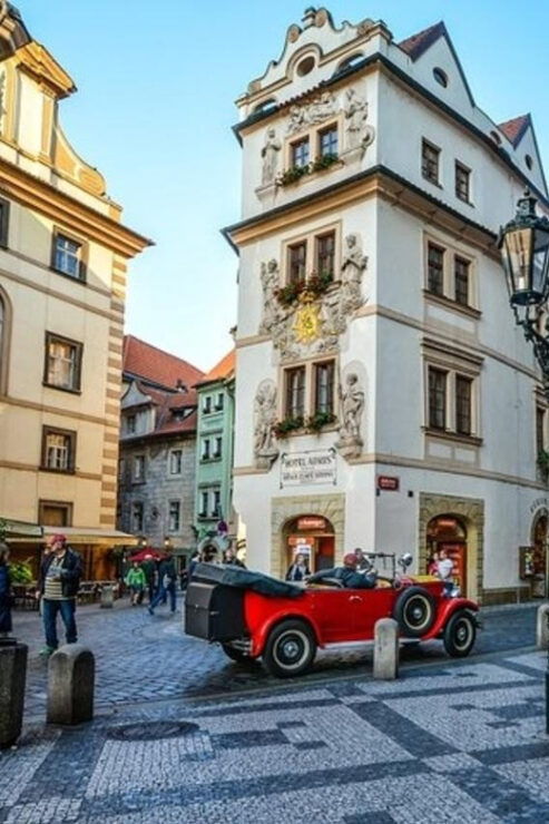 Prague: City Highlights Walking Tour - Itinerary and Key Attractions