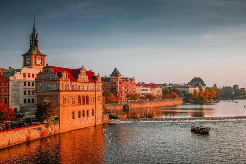 Prague: City Tour in Full - Transportation and Group Dynamics