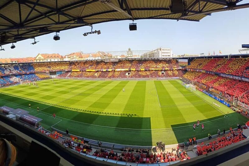 Prague: Czech Football Match with an Expert - A Closer Look at the Experience