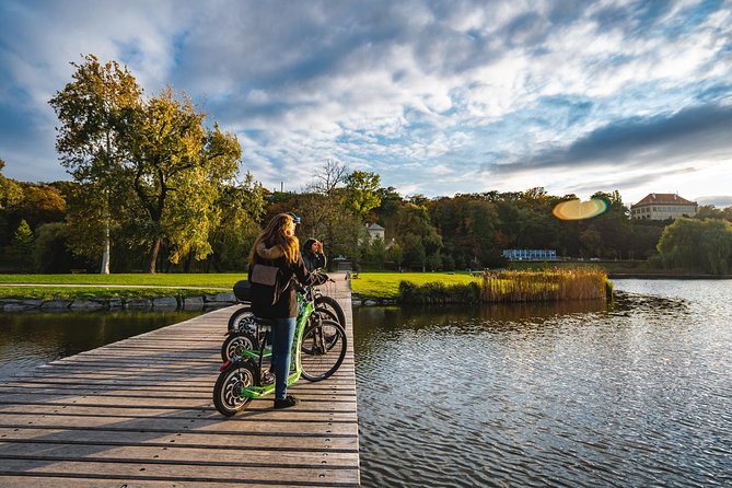 Prague E-scooter Hugo Bike - Rental - Safety Recommendations and Reviews
