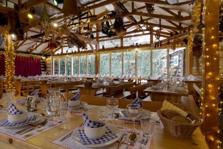 Prague: Evening Folklore Garden Party With Traditional Menu - Event Overview