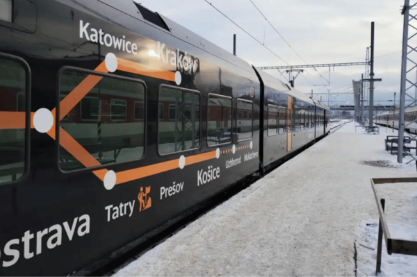 Prague: Express Train From/To ŠTrba - Scenic Stops Along the Route