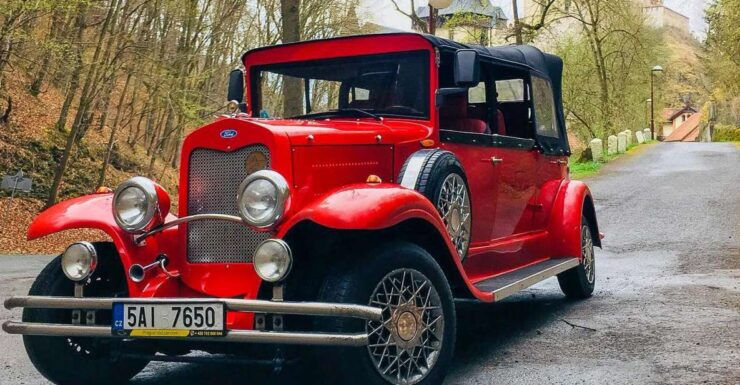 Prague: Fairytale Karlstejn Castle in Retro-Style Car - Castle History