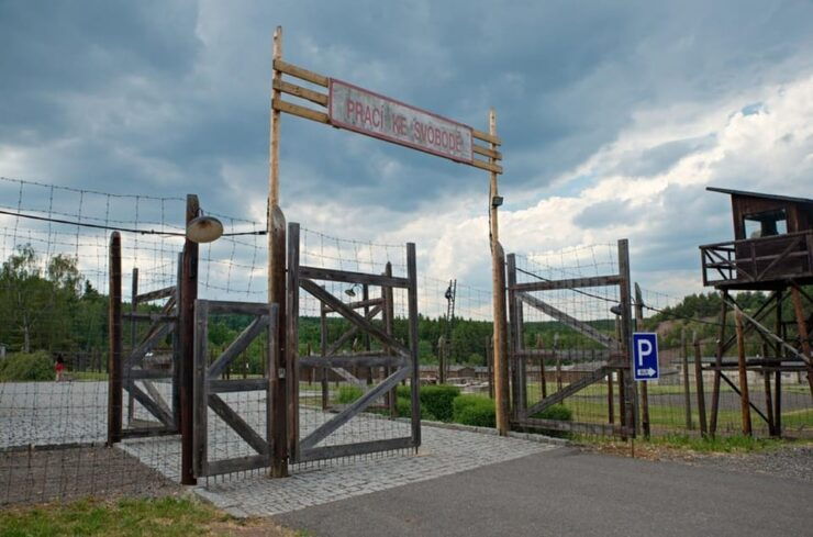Prague: Guided Trip to Vojna Memorial - Guided Tour Experience