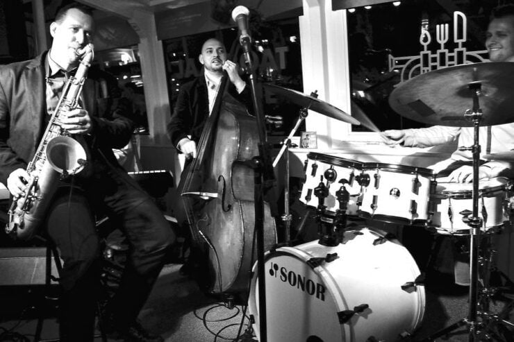 Prague: Jazz Boat Cruise With Concert and Optional Meal - Experience Highlights