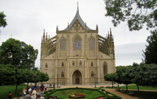 Prague: Kutná Hora and Bone Church With Round-Trip Transfer - Tour Languages Offered