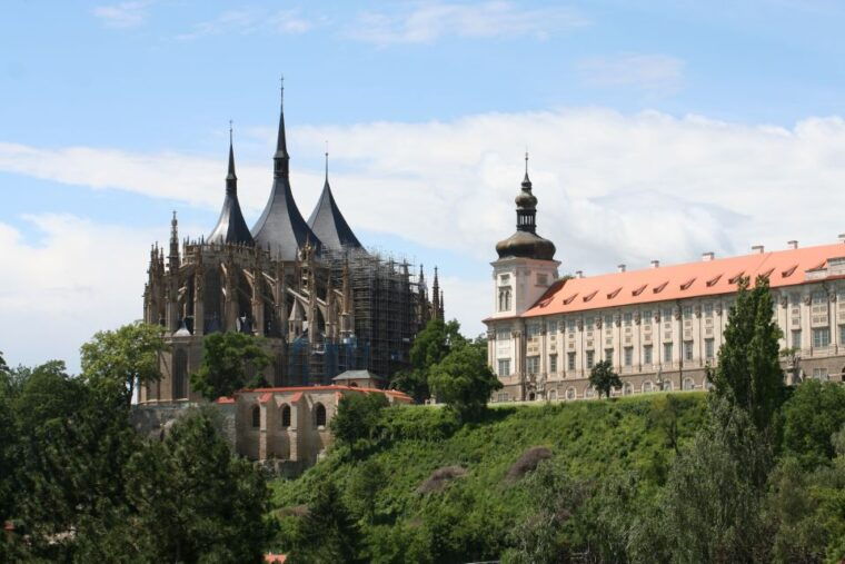 Prague: Kutná Hora, St Barbara's Cathedral and Bone Church - FAQs