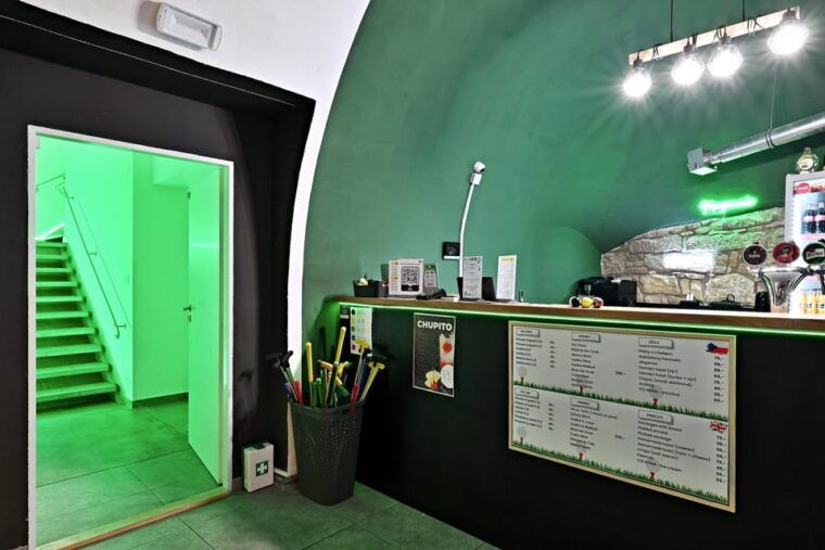 Prague: Mazemania Miniature Golf Experience - FAQs