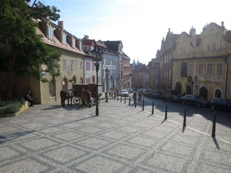 Prague: Morning Highlights Walk Without Crowds & Traps - Avoiding Crowds and Tourist Traps