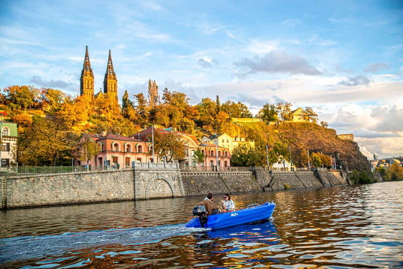 Prague: Motorboat Rental without Licence - The Experience on the Water  