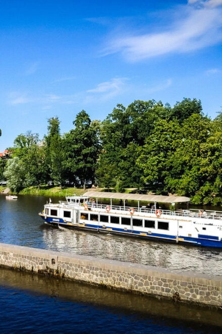 Prague: Narrated Sightseeing Cruise - Onboard Amenities