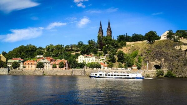 Prague: Narrated Sightseeing Cruise - Ideal Times to Go