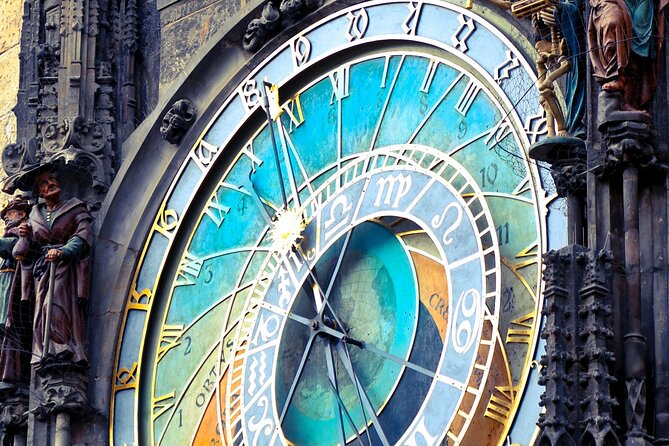 Prague: Old Town and Jewish Quarter Small-Group Tour - Group Size and Logistics