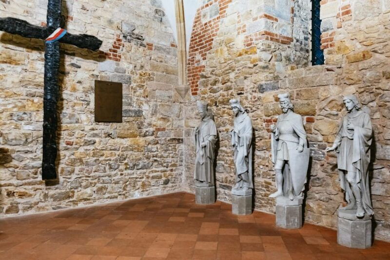 Prague: Old Town, Astronomical Clock and Underground Tour - Good To Know
