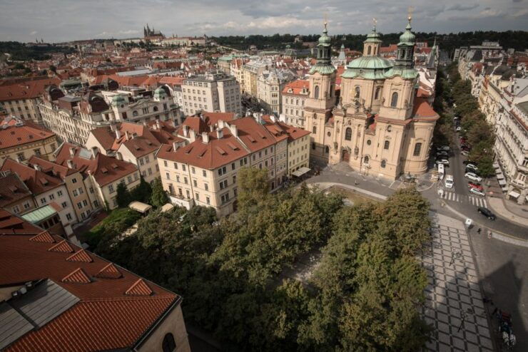 Prague: Old Town, Astronomical Clock & Underground Tour - Meeting Point and Location Details