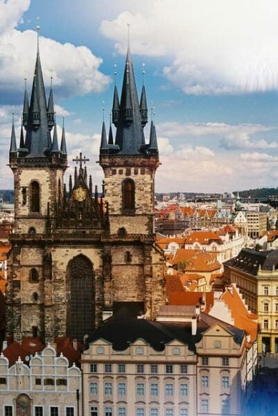 Prague: Old Town, Charles Bridge, and Prague Castle Tour - Discovering Prague Castle