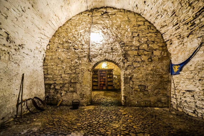 Prague: Oldtown, Medieval Underground & Dungeon History Tour - Good To Know