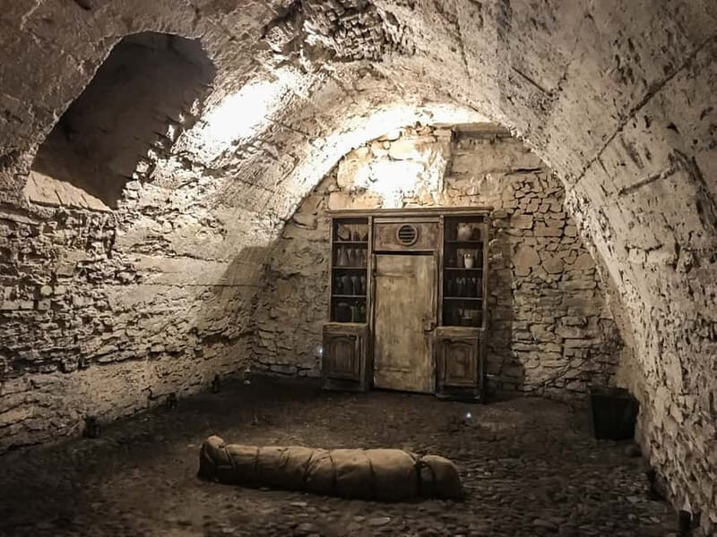 Prague: Oldtown, Medieval Underground & Dungeon History Tour - A Deep Dive into the Prague Underground & Dungeon Tour