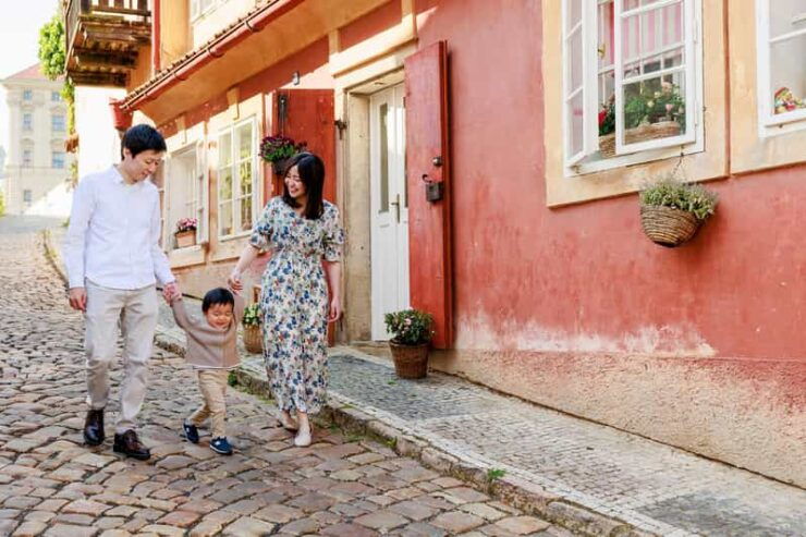 Prague Photoshoot + Walking Tour + Lunch - Good To Know