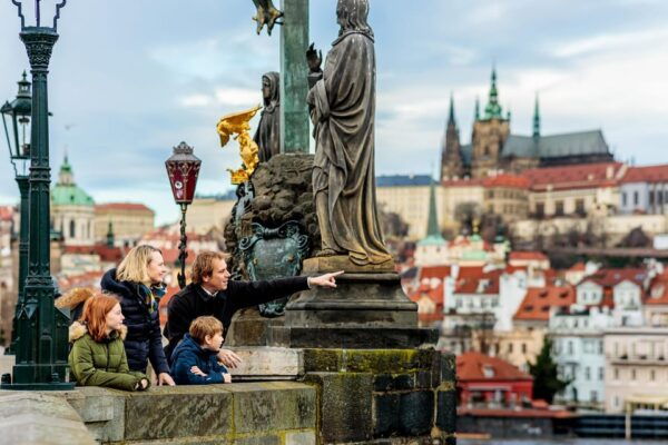 Prague Photoshoot + Walking Tour + Lunch - Frequently Asked Questions