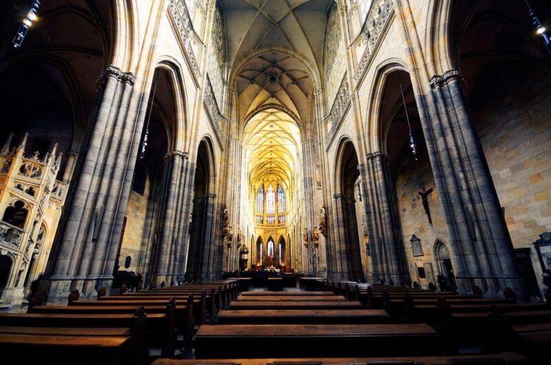 Prague: Prague Castle Guided Tour with Entrance Ticket - Starting Point and Transport