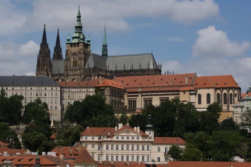 Prague: Private Castle Tour with Limousine-alone at catle - Exploring the Castle After Hours