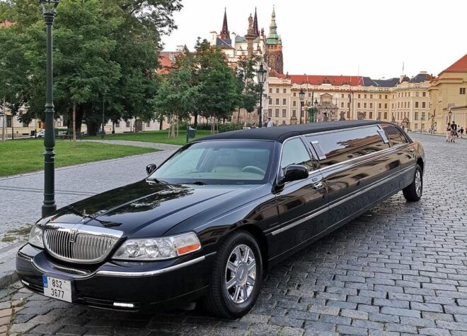 Prague: Private Party Lincoln Limo Transport - Available Limousine Choices
