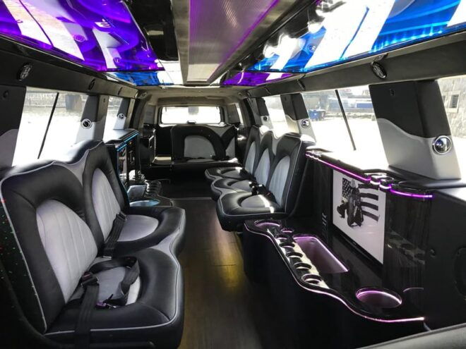 Prague: Private Party Lincoln Limo Transport - Drinks and Amenities