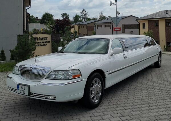 Prague: Private Party Lincoln Limo Transport - Customer Guidelines and Policies