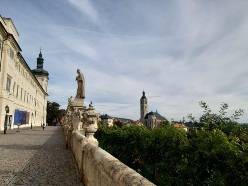 Prague: Private tour to Kutna Hora and Bone church - Good To Know