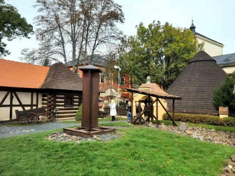 Prague: Private tour to Kutna Hora and Bone church - Practical Tips for Travelers