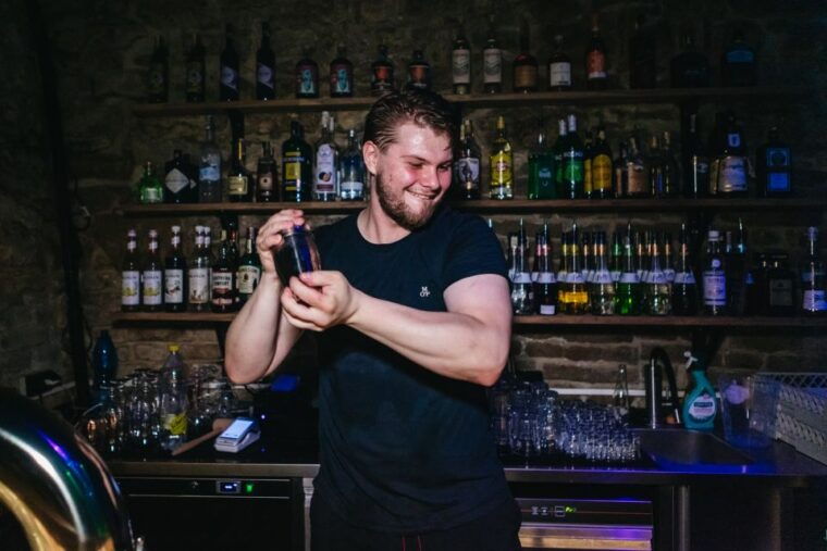 Prague: Pub Crawl with Unlimited Drinks and Cocktails - FAQ