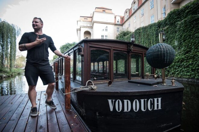 Prague: River Cruise, Charles Bridge Museum, & Walking Tour - Guided Tour Options