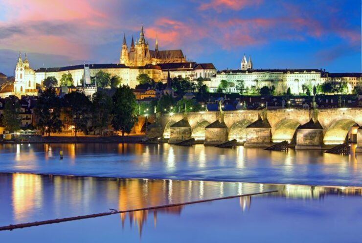 Prague: River Cruise With Dinner and Live Music - Experience Highlights