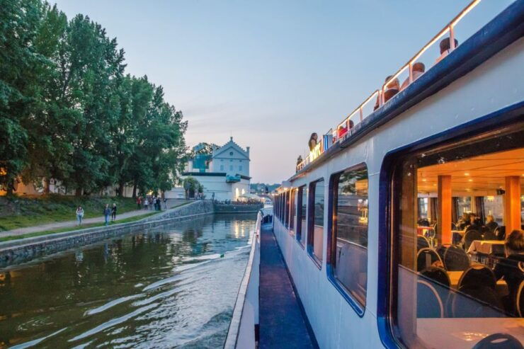 Prague: Sightseeing Boat Cruise With Buffet Dinner - Activity Details