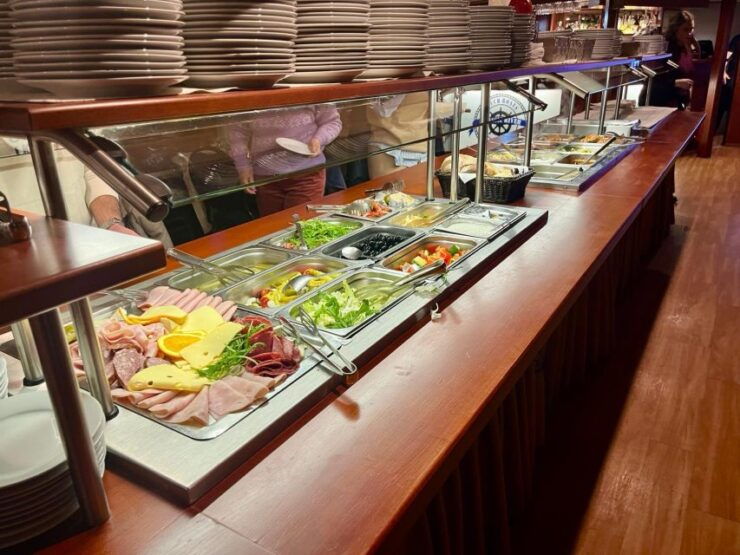 Prague: Sightseeing Boat Cruise With Buffet Dinner - Highlights