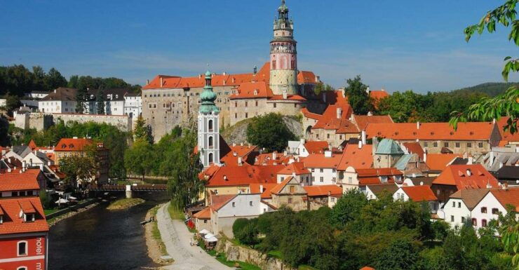 Prague: Sightseeing Transfer to Passau via Cesky Krumlov - Booking Details
