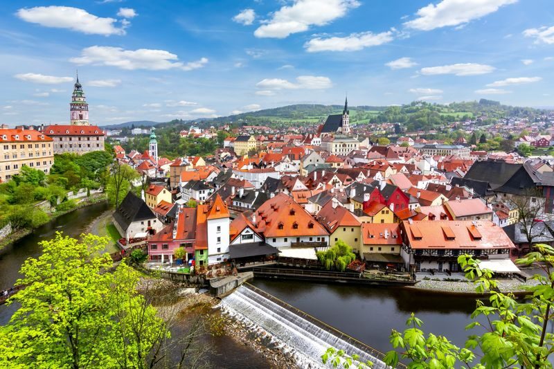 Prague to Cesky Krumlov Full-Day Guided Tour with Transfers - The coach ride makes this an easy day trip