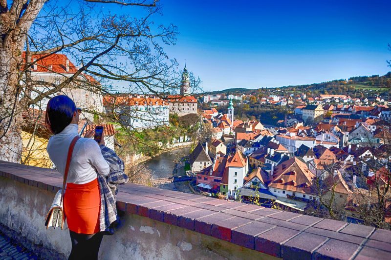 Prague to Cesky Krumlov Full-Day Guided Tour with Transfers - Free time, lunch, and the occasional shop stop