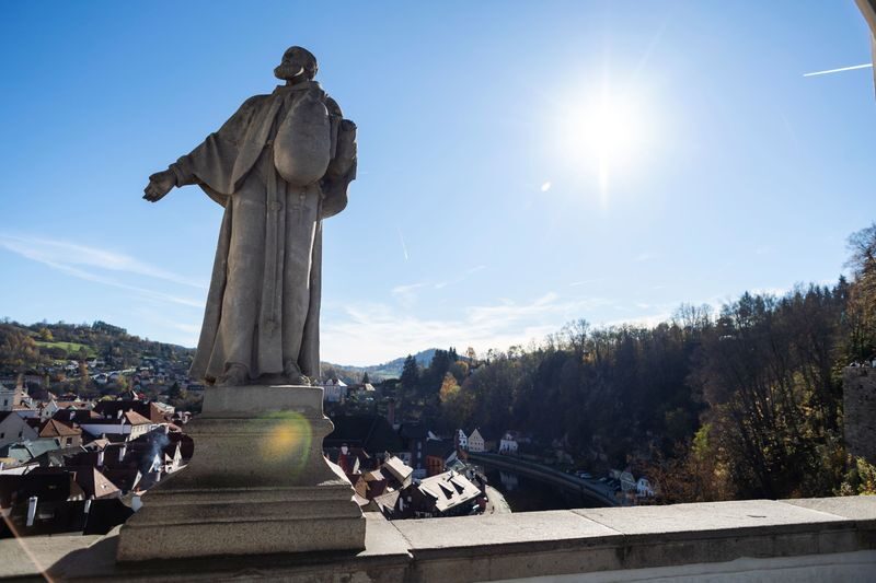 Prague to Cesky Krumlov Full-Day Guided Tour with Transfers - Should you book it?