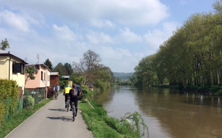 Prague to Karlstejn Castle Full-Day Bike Tour - Experience Highlights