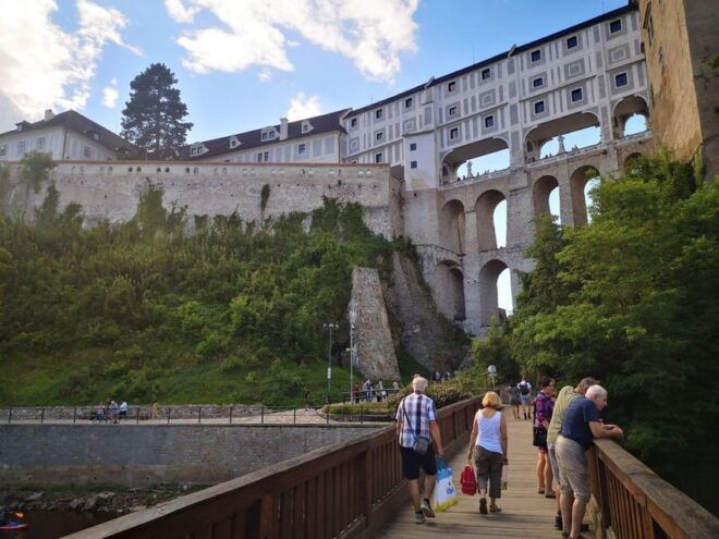 Prague: Transfer to Vienna via Fabulous Cesky Krumlov - Guided Tour and Optional Extras