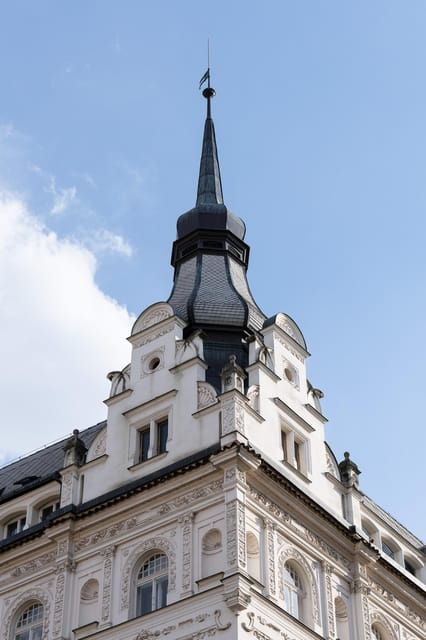 Prague: Ultimate Old and New Town Walking Tour + Free Drink - Who Will Love This Tour