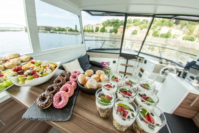 Prague VIP Yachtboat ONE Cruise With Unlimited Beer or Prosecco - Positive Reviews and Customer Experiences