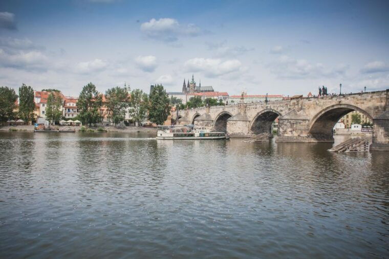 Prague: Vltava River Evening Dinner Cruise - What Reviewers Say