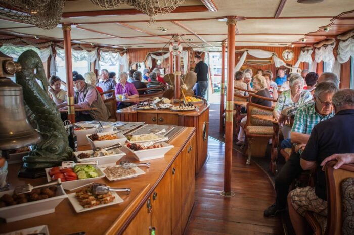 Prague: Vltava River Evening Dinner Cruise - FAQ