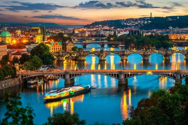 Prague: Vltava River Night Cruise With Buffet - Cruise Highlights