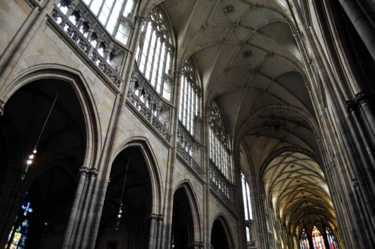 Prague: Walking Tour With Prague Castle Entry Ticket & Drink - Tour Duration and Language